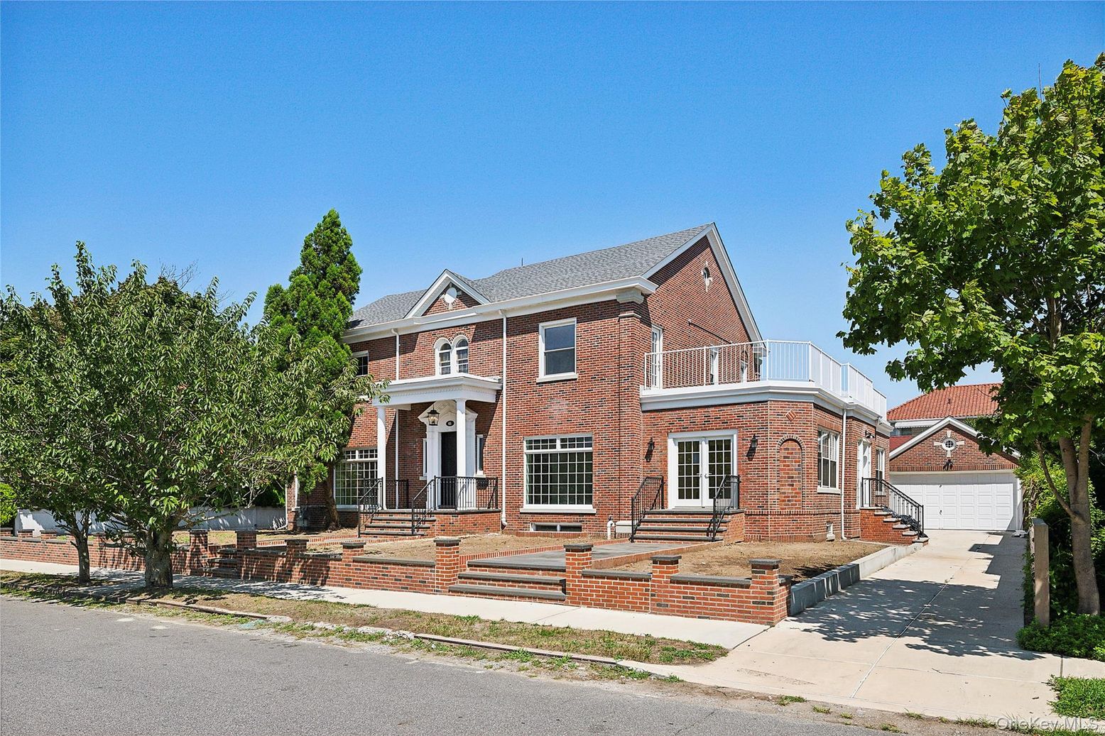 Exterior, Facade, Brick Facade, Georgian