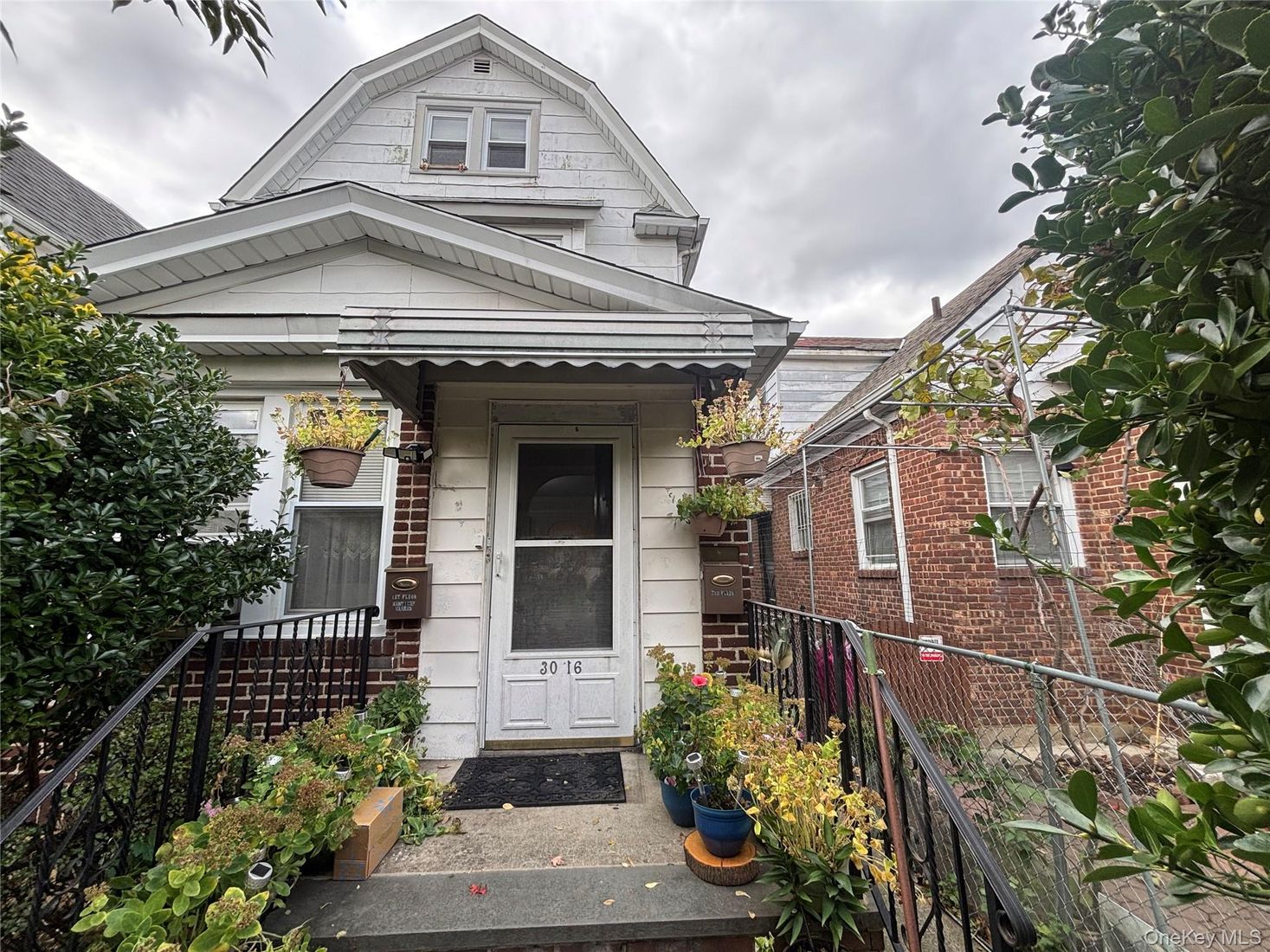 Exterior, Facade, Brick Facade, Queen Anne Victorian