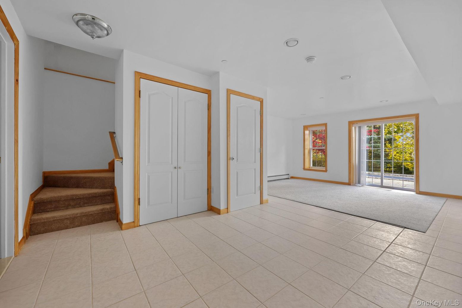 Empty room, Interior, Recessed Lighting