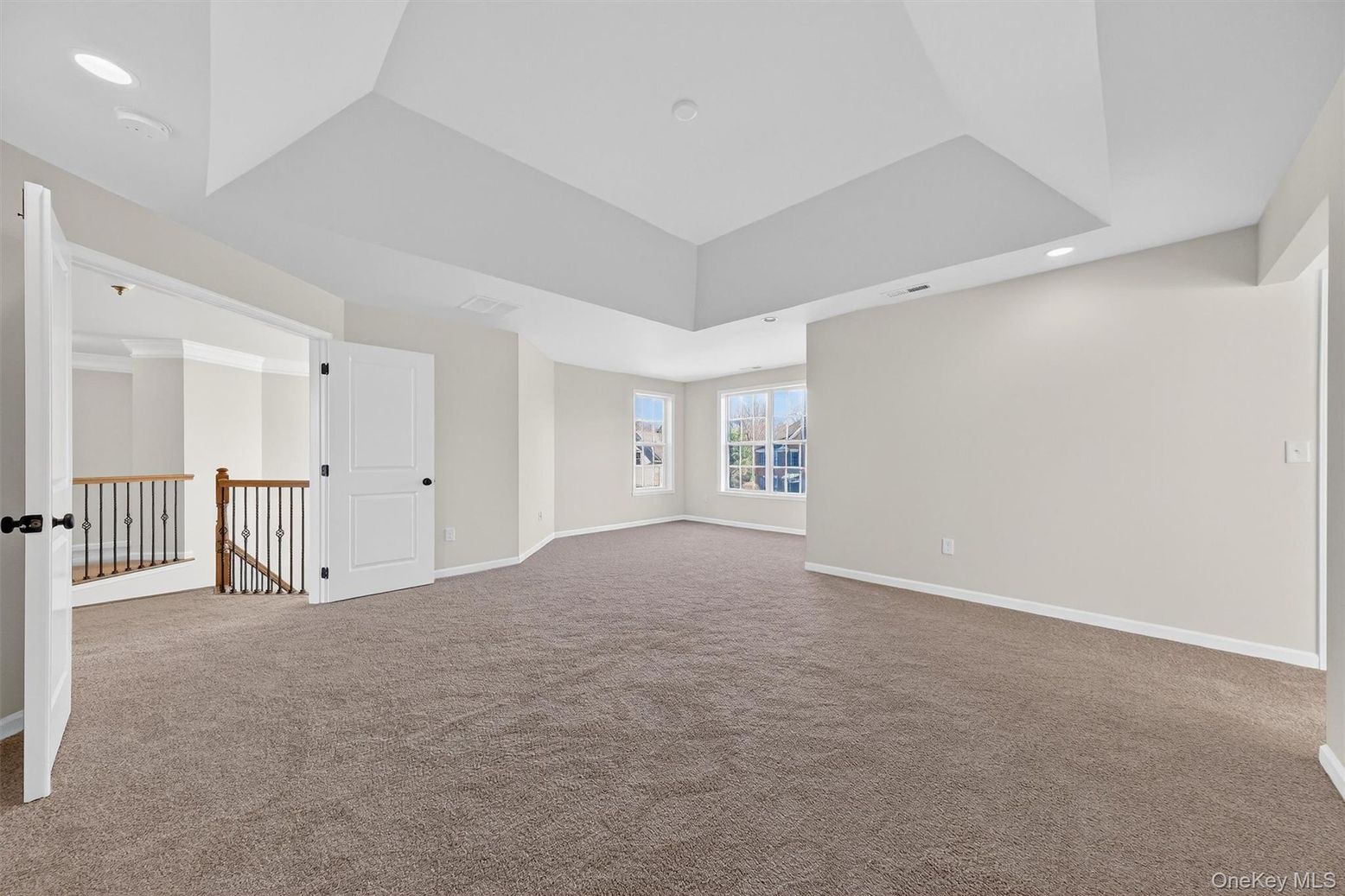 Empty room, Interior, Recessed Lighting