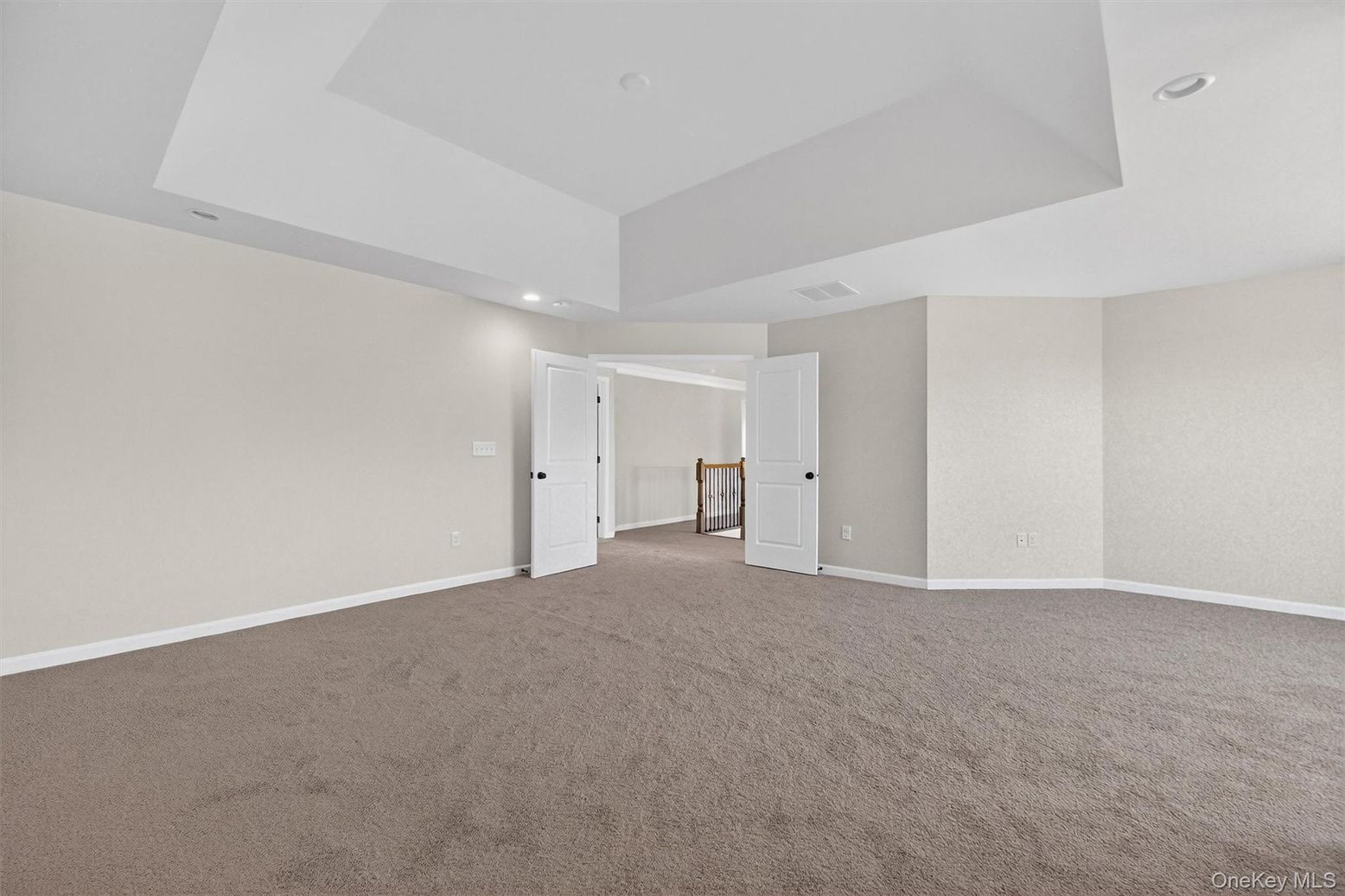 Empty room, Interior, Recessed Lighting