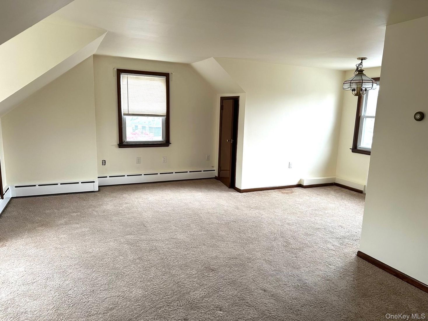 Empty room, Interior, Pendant Lights