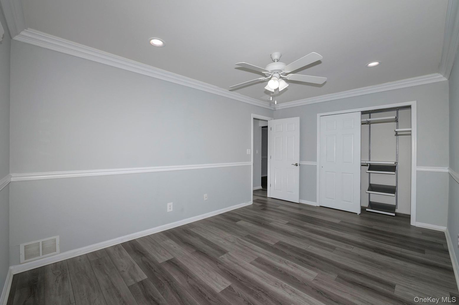 Empty room, Interior, Recessed Lighting, Wood Texture Flooring