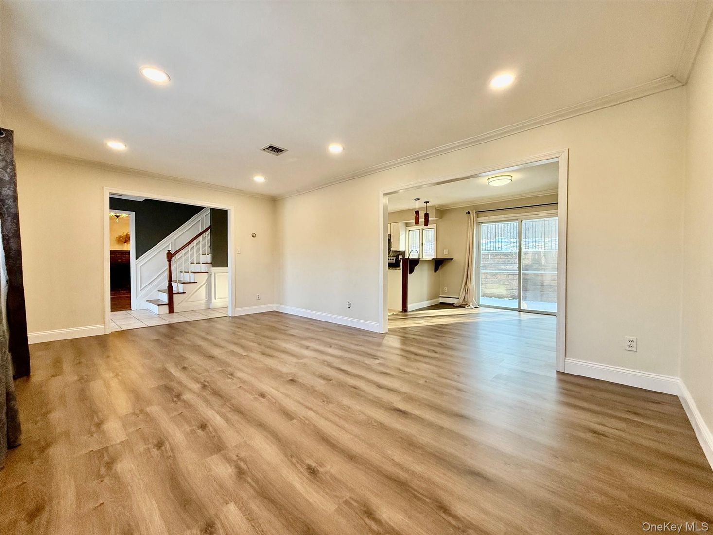 Empty room, Interior, Recessed Lighting, Wood Texture Flooring