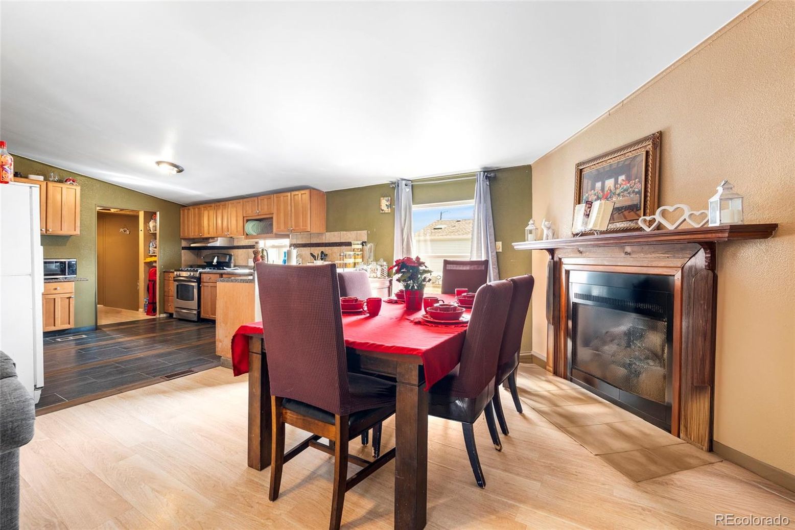 Dining room, Interior, Kitchen, Stainless Steel Appliances, Wood Texture Flooring