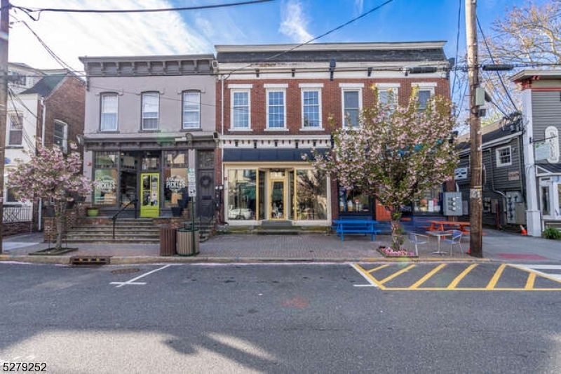 Exterior, Facade, Brick Facade, Rowhouse