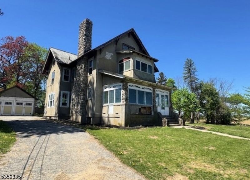 Backyard, Detached Garage, Exterior