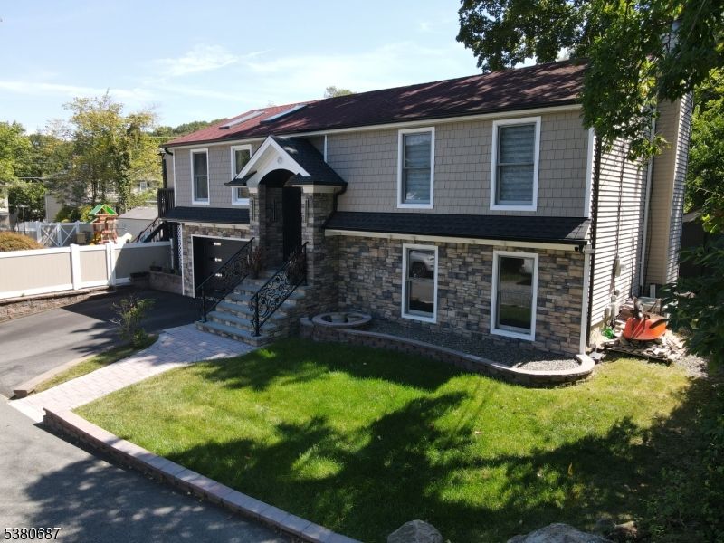 Attached, Exterior, Facade, Raised Ranch