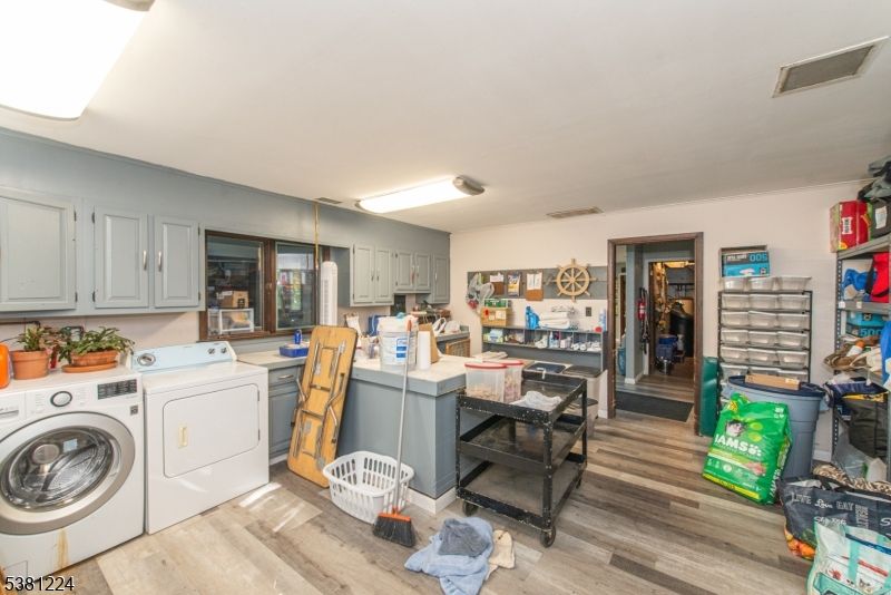 Interior, Washer, Wood Texture Flooring