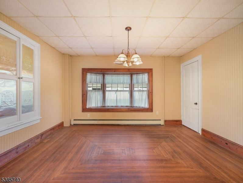 Chandelier, Empty room, Interior, Wood Texture Flooring