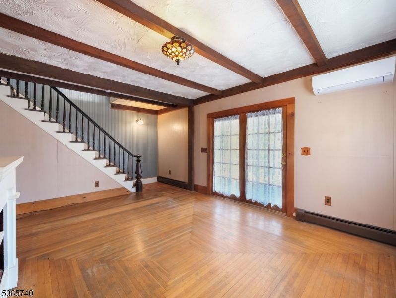 Empty room, Interior, Wooden Beams, Wood Texture Flooring