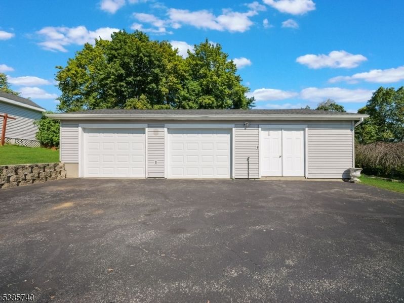 Detached Garage, Exterior