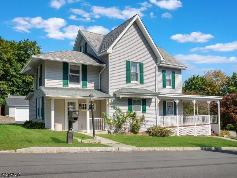 Exterior, Facade, Queen Anne Victorian