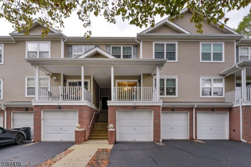 Attached, Exterior, Facade, Brick Facade, Rowhouse