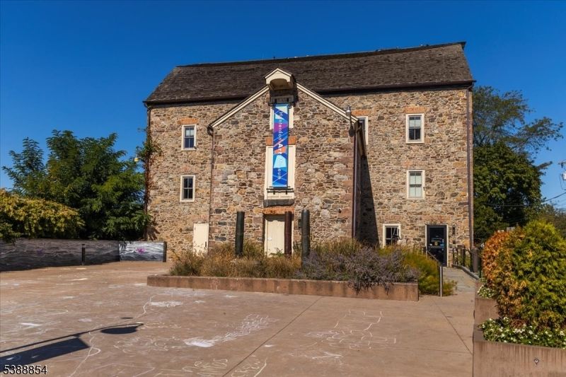 Exterior, Facade, Brick Facade, French Provincial