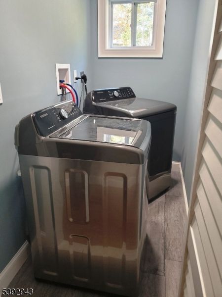 Interior, Washer, Wood Texture Flooring