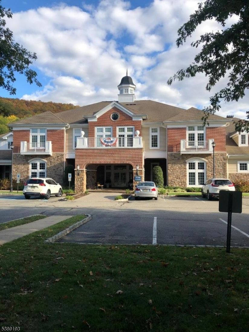 Exterior, Facade, Brick Facade, Georgian