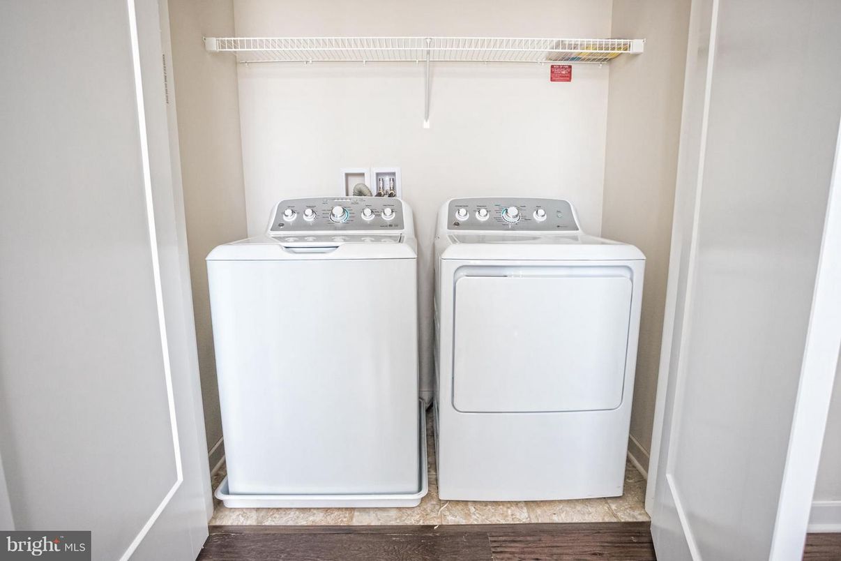 Interior, Utility Closets, Washer, Wood Texture Flooring