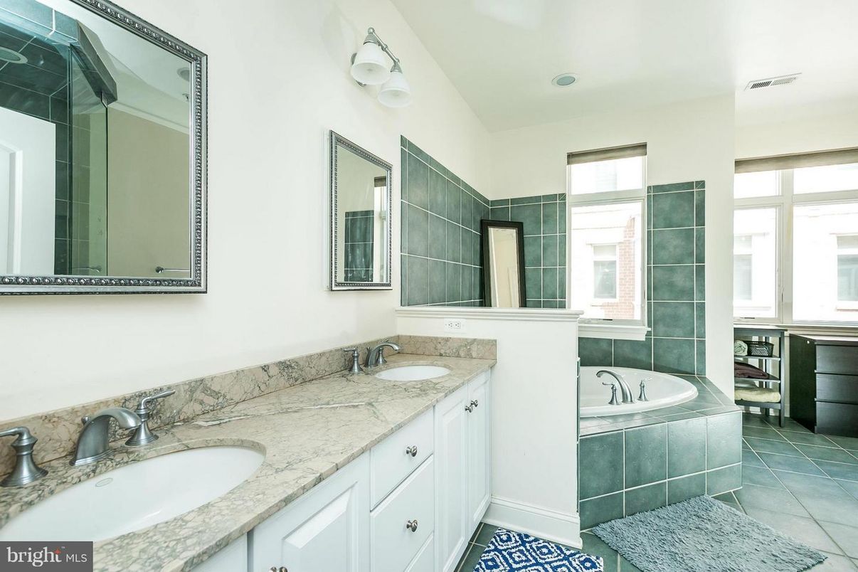 Bathroom, Dual Sink Vanities, Interior