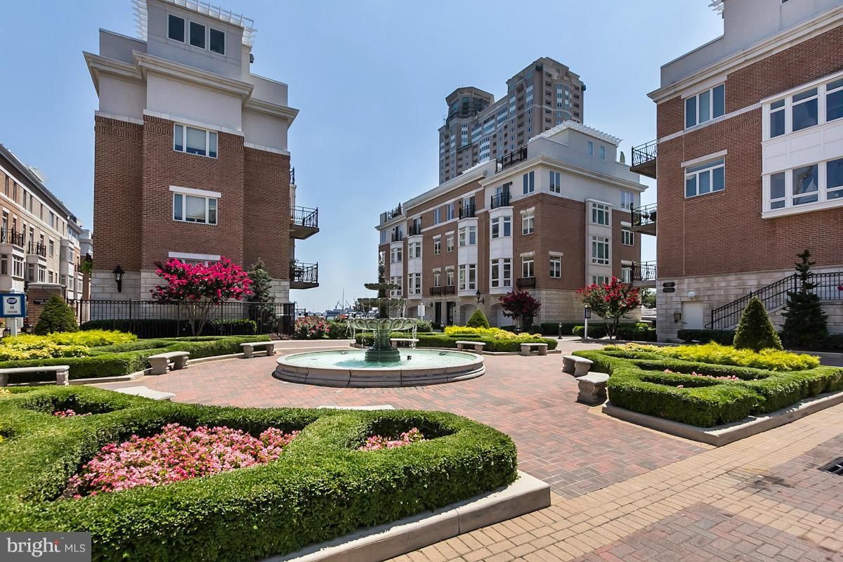 Exterior, Facade, Brick Facade, Rowhouse