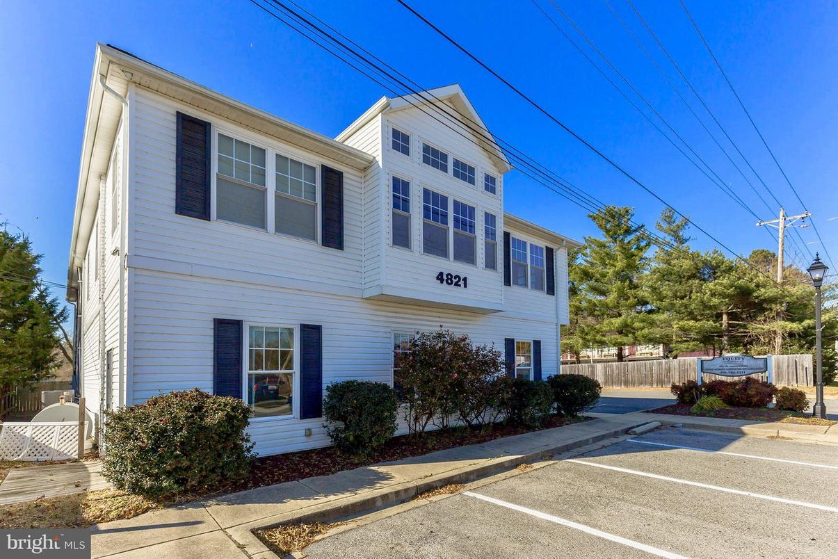 Exterior, Facade, Rowhouse