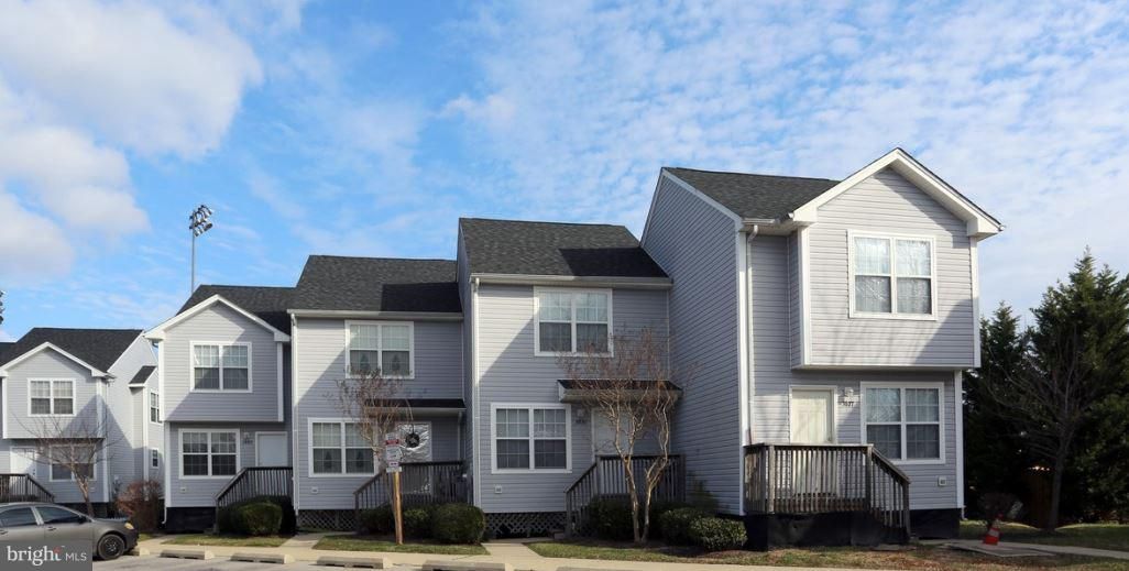 Exterior, Facade, Rowhouse