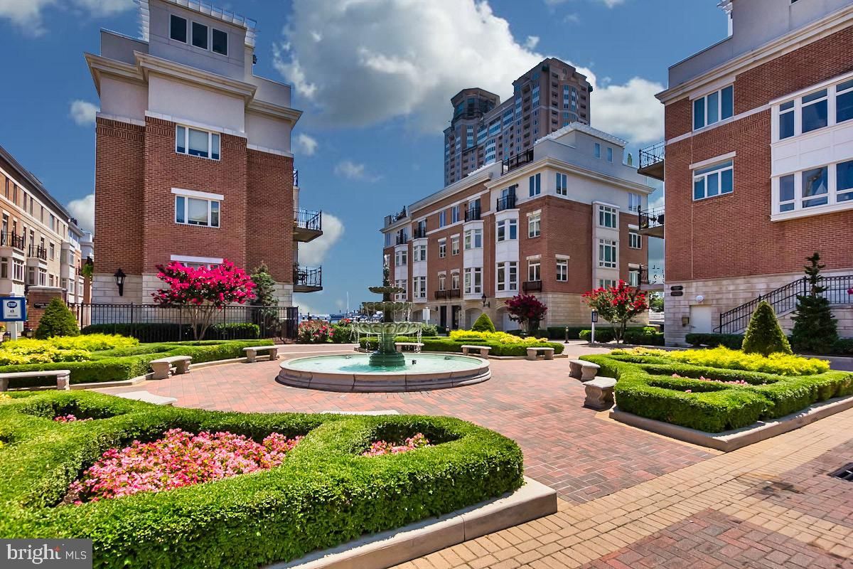 Exterior, Facade, Brick Facade, Rowhouse