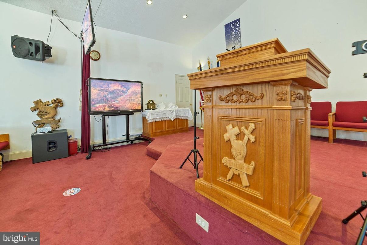 Fireplace, Interior, Recessed Lighting