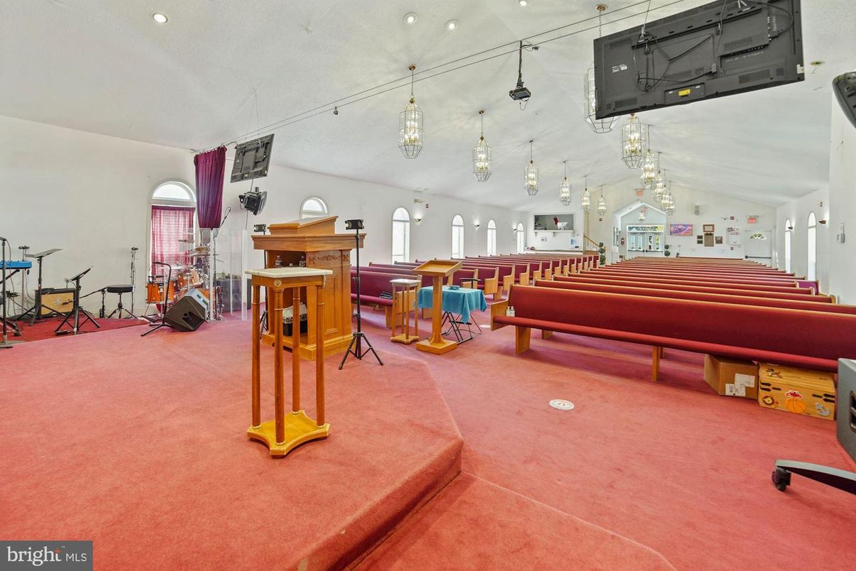 Billiard Table, Fitness Equipment, Game Room, Interior, Pendant Lights, Recessed Lighting