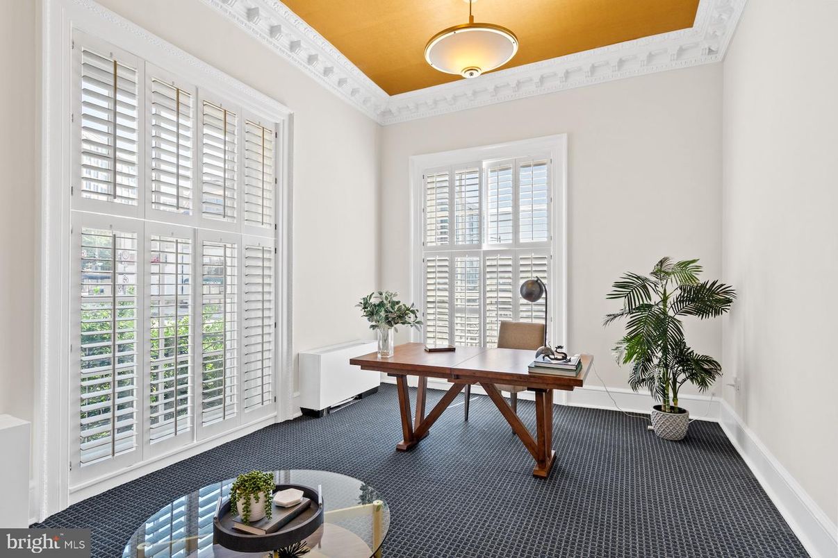 Home Office, Interior