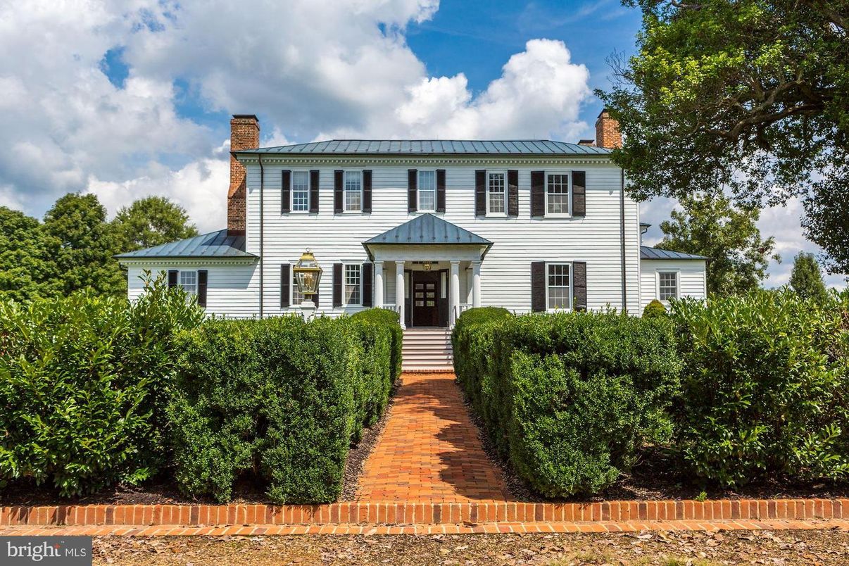 Exterior, Facade, Georgian