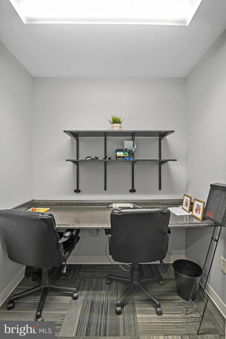 Home Office, Interior