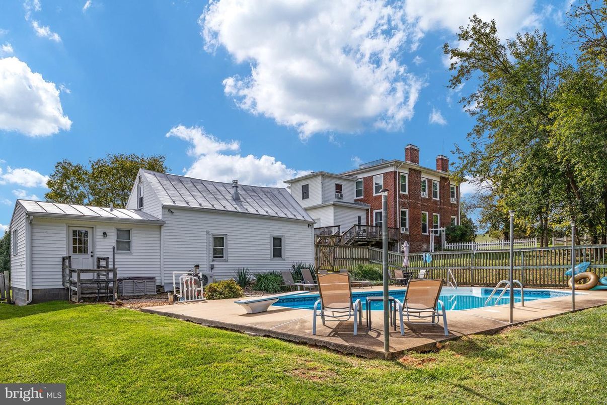 Backyard, Exterior, Pool