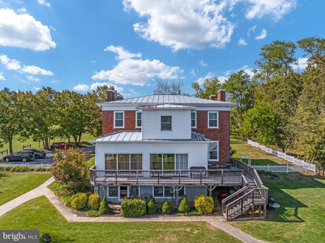 Exterior, Facade, Brick Facade, American Foursquare