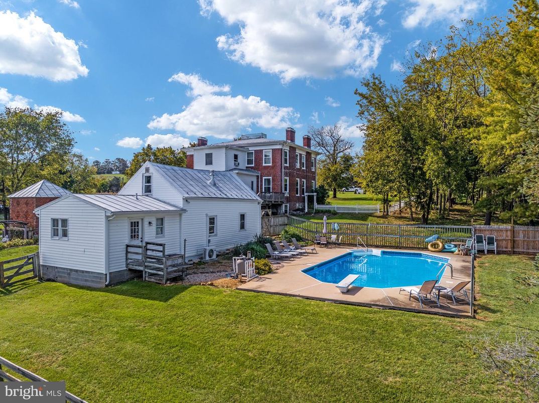 Backyard, Exterior, Pool