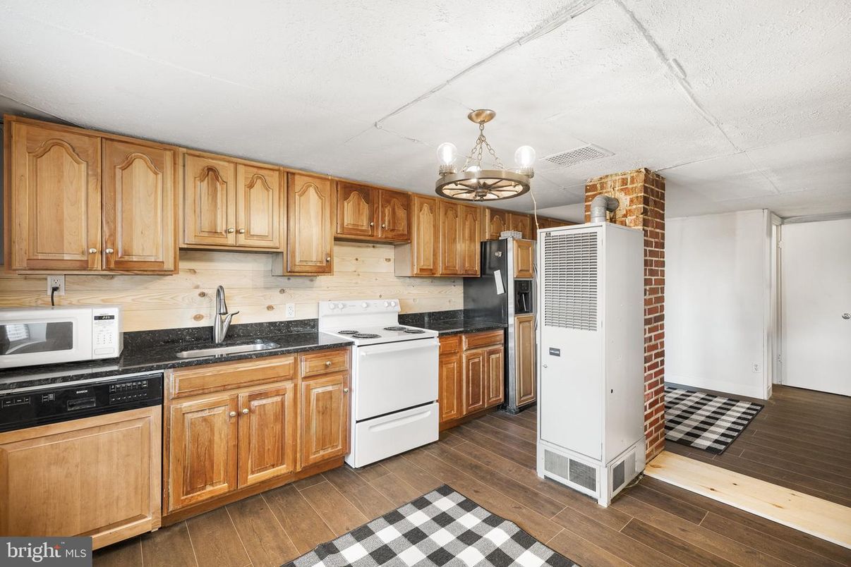 Chandelier, Interior, Kitchen, Wood Texture Flooring