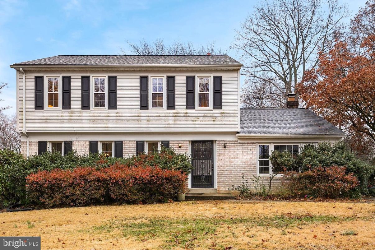 Exterior, Facade, Brick Facade, Split Level