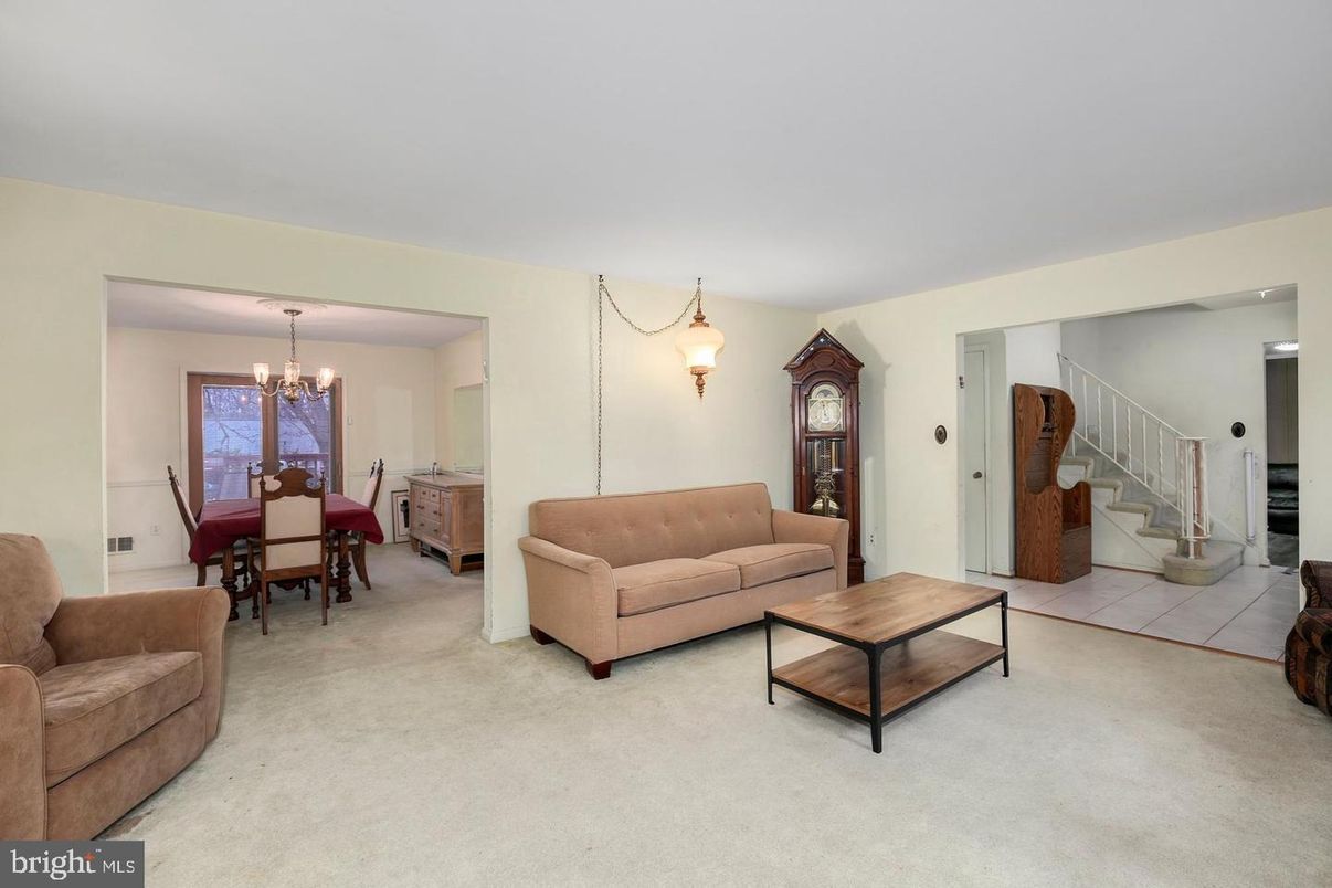 Chandelier, Dining room, Interior, Living room