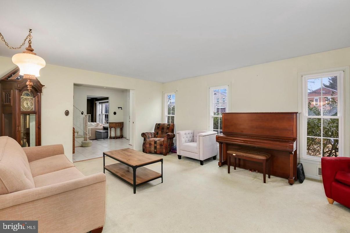 Interior, Living room, Piano