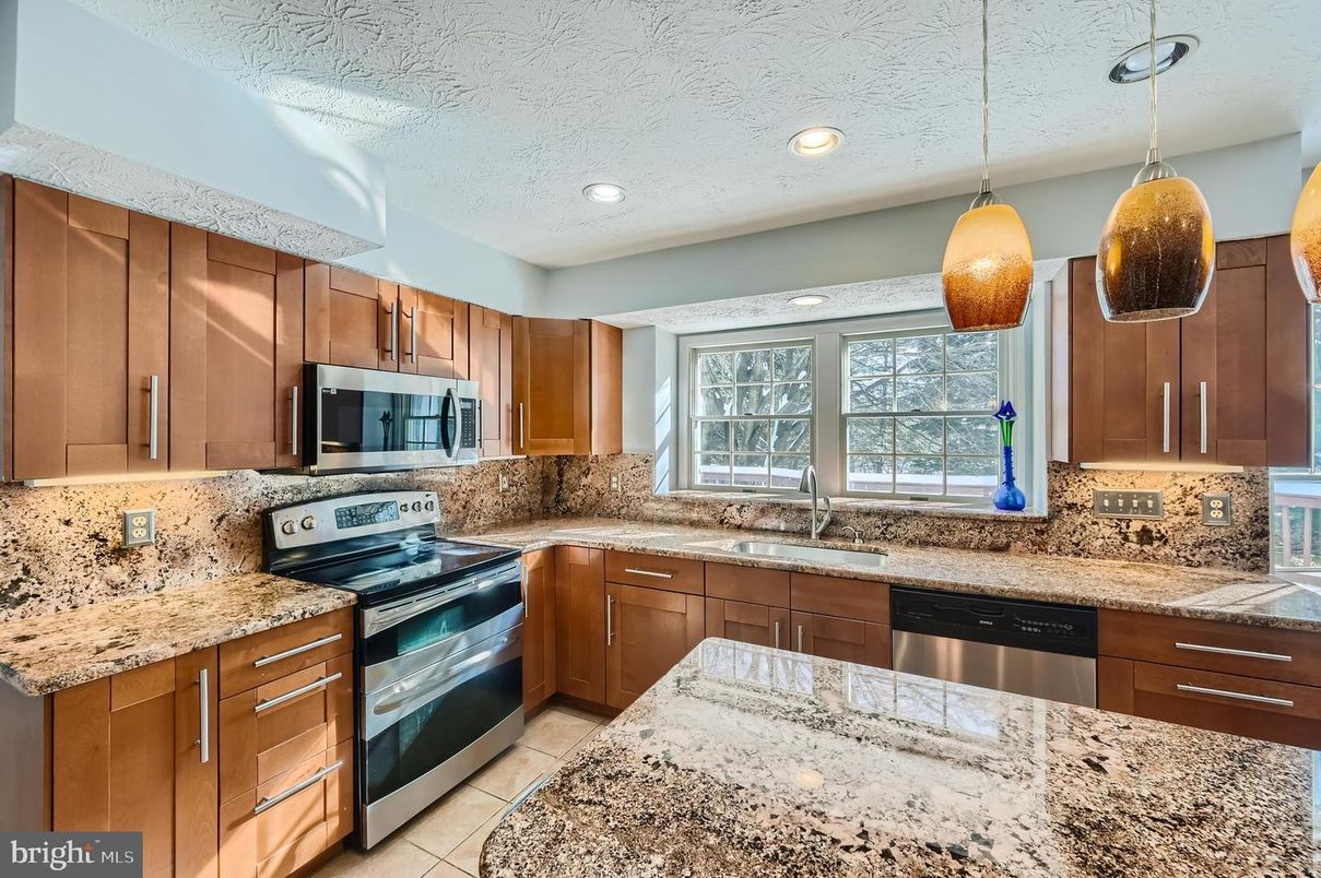 Interior, Kitchen, Pendant Lights, Recessed Lighting, Stainless Steel Appliances