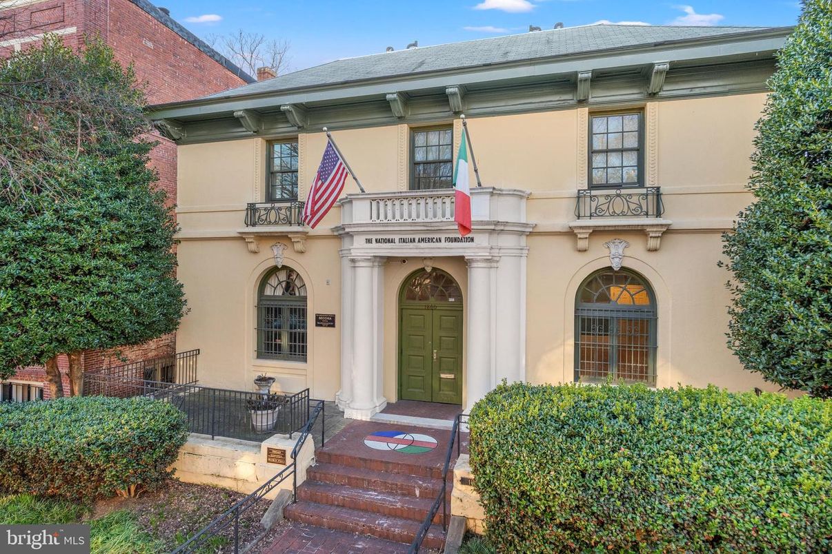 Exterior, Facade, French Provincial