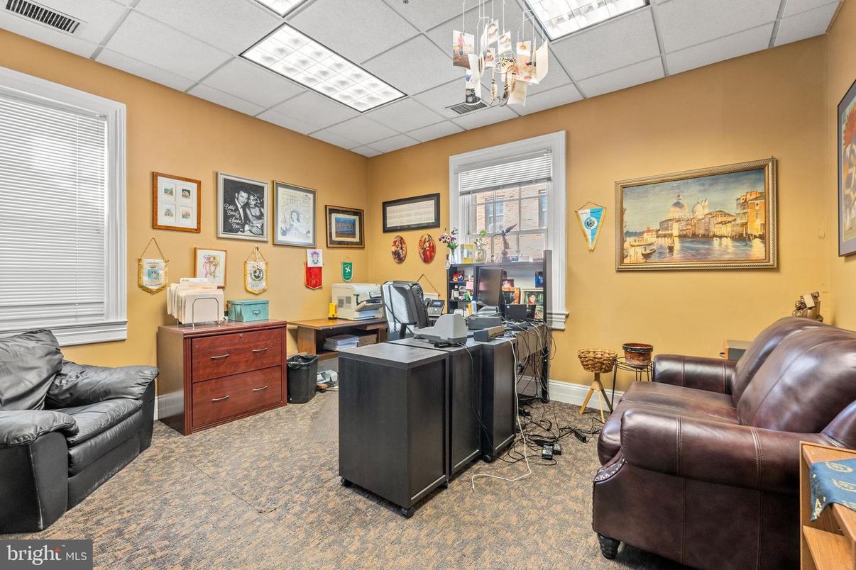 Home Office, Interior