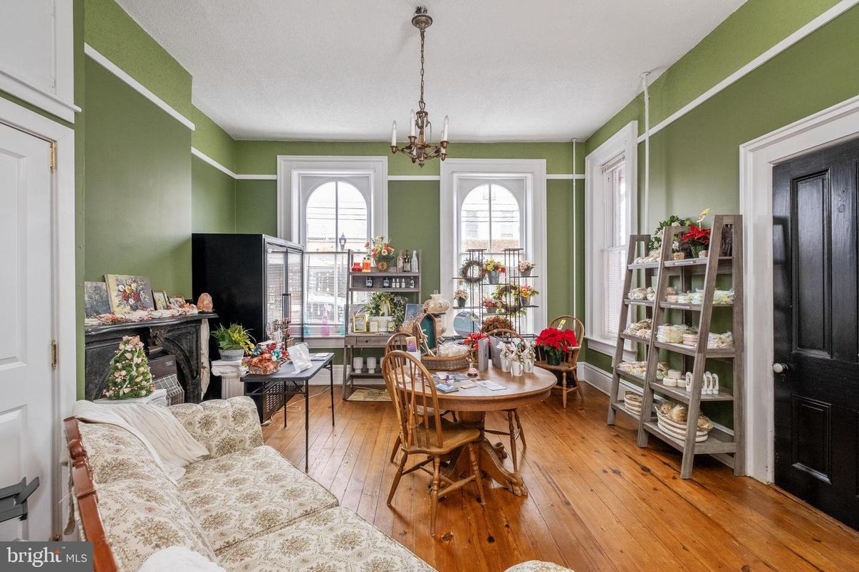 Interior, Living room, Pendant Lights, Wood Texture Flooring