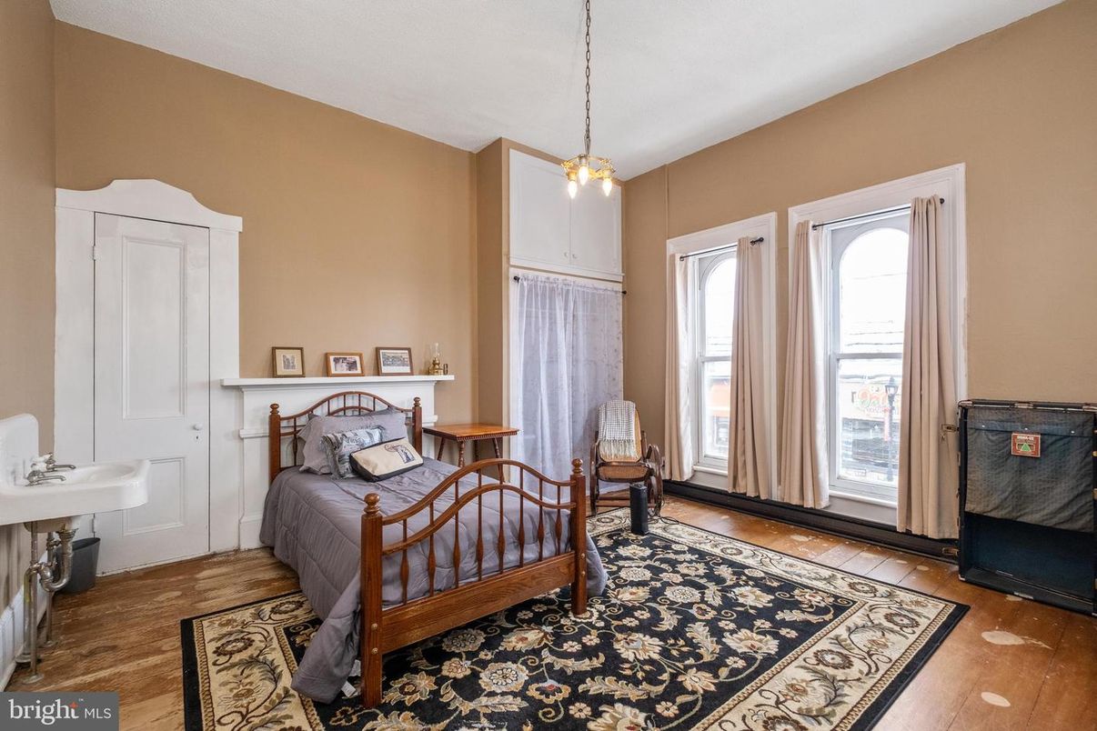 Bedroom, Interior, Pendant Lights, Wood Texture Flooring