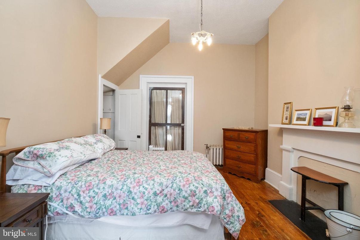 Bedroom, Interior, Pendant Lights, Wood Texture Flooring