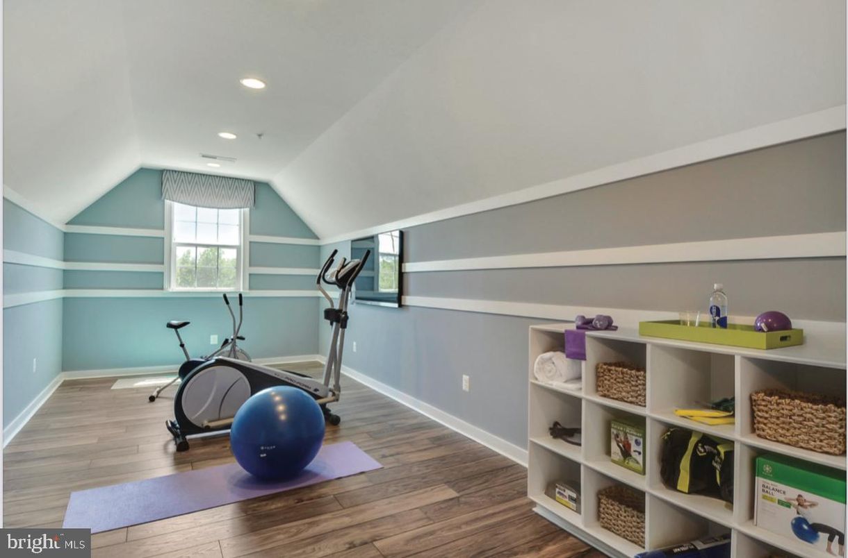 Fitness Equipment, Interior, Recessed Lighting, Wood Texture Flooring
