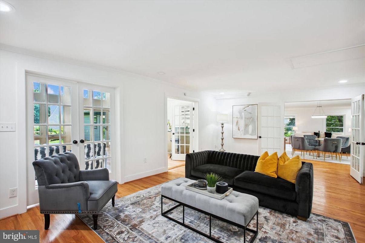 Dining room, Interior, Living room, Pendant Lights, Recessed Lighting, Wood Texture Flooring