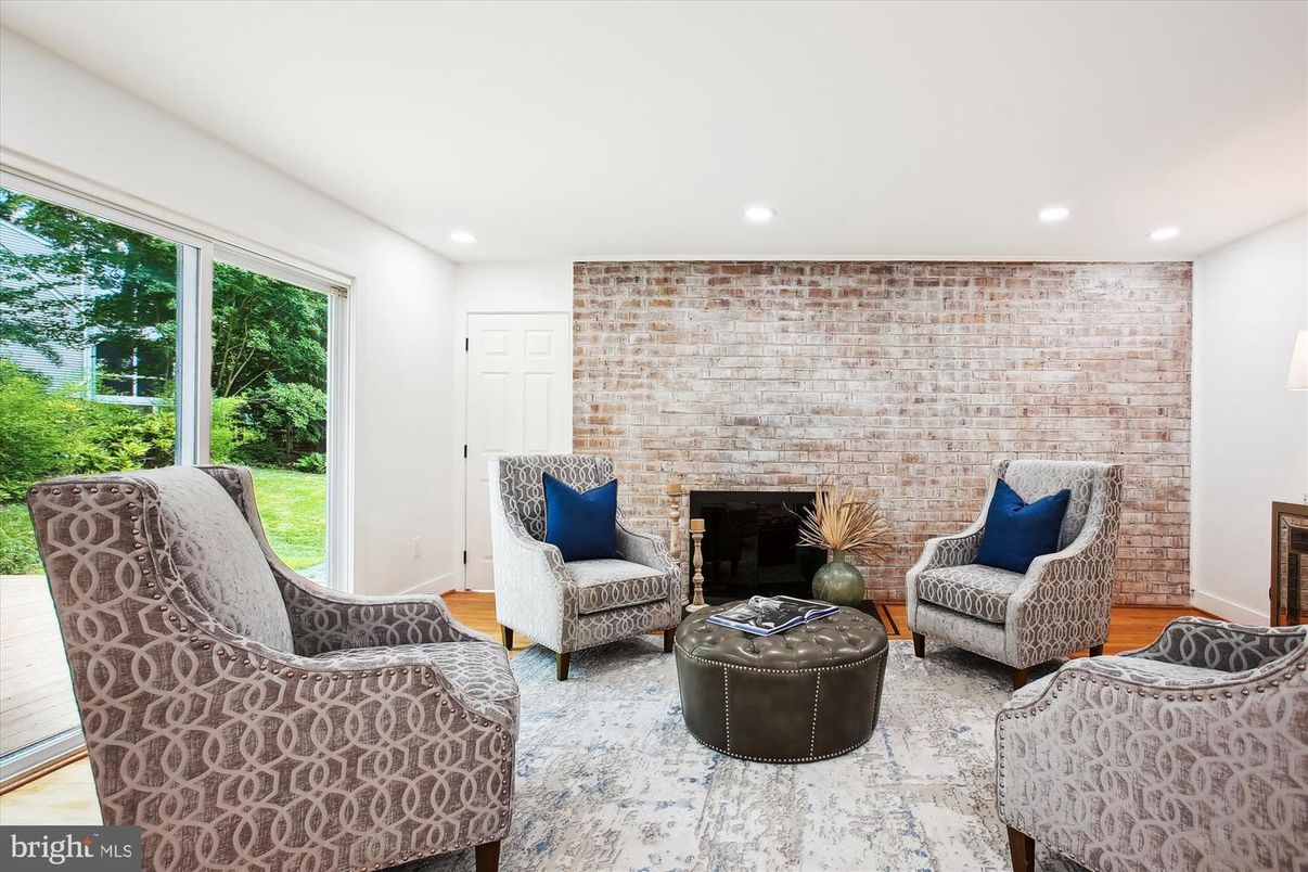 Interior, Living room, Recessed Lighting, Stone Walls, Wood Texture Flooring