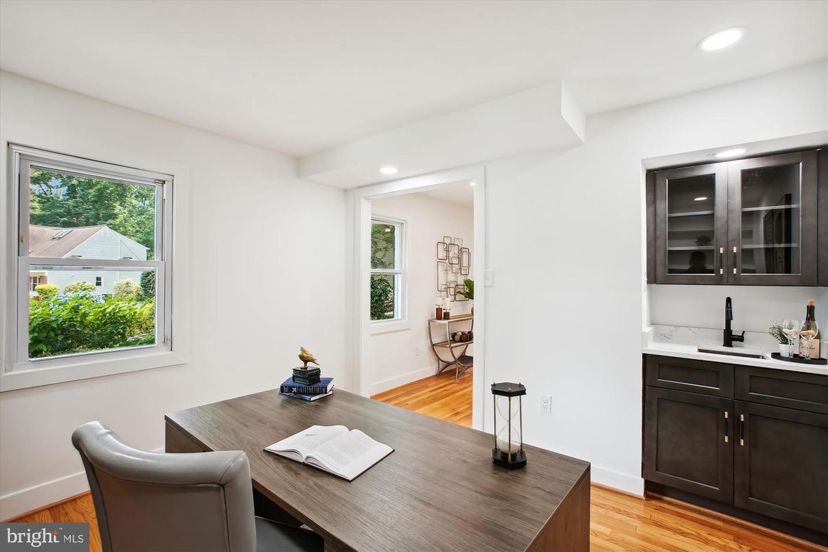 Home Office, Interior, Recessed Lighting, Wood Texture Flooring