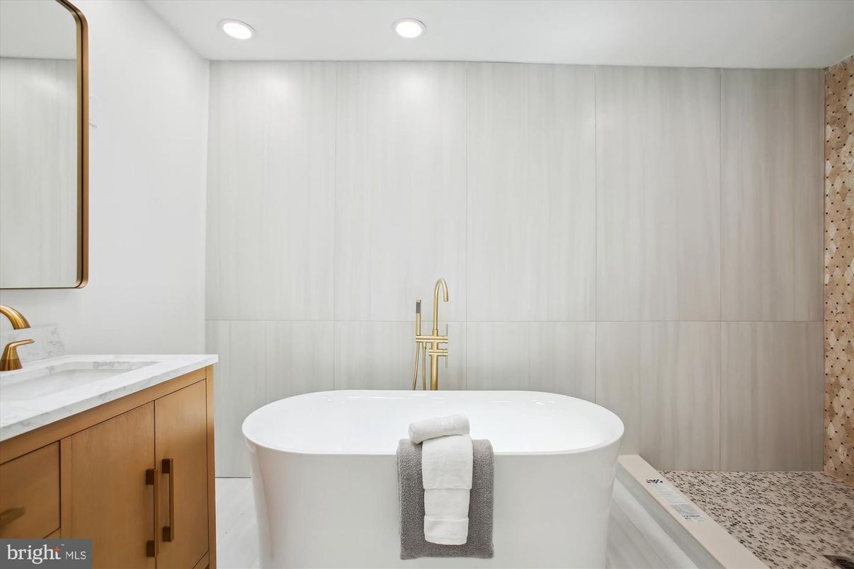 Bathroom, Free Standing Baths, Interior, Recessed Lighting